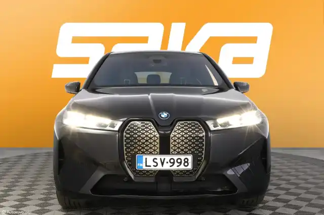 Musta Maastoauto, BMW IX M60 – LSV-998
