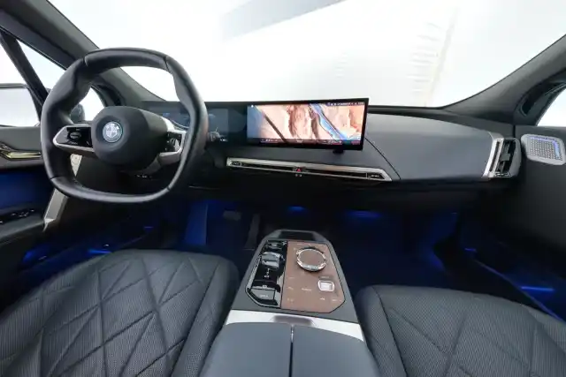 Musta Maastoauto, BMW IX M60 – LSV-998