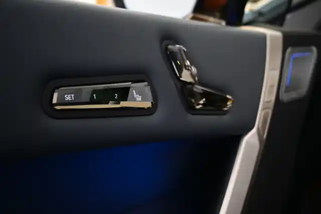 Musta Maastoauto, BMW IX M60 – LSV-998