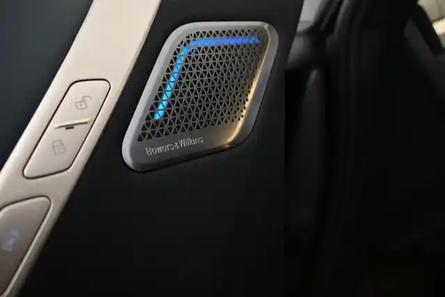 Musta Maastoauto, BMW IX M60 – LSV-998