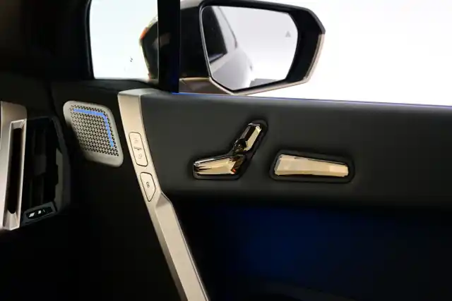Musta Maastoauto, BMW IX M60 – LSV-998
