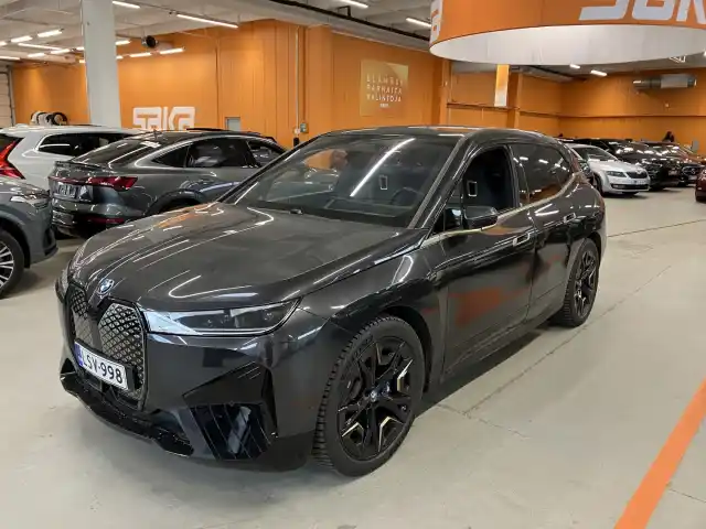 Musta Maastoauto, BMW IX M60 – LSV-998