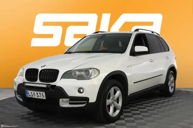 Valkoinen Maastoauto, BMW X5 – LSY-375