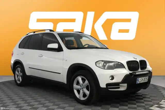 Valkoinen Maastoauto, BMW X5 – LSY-375