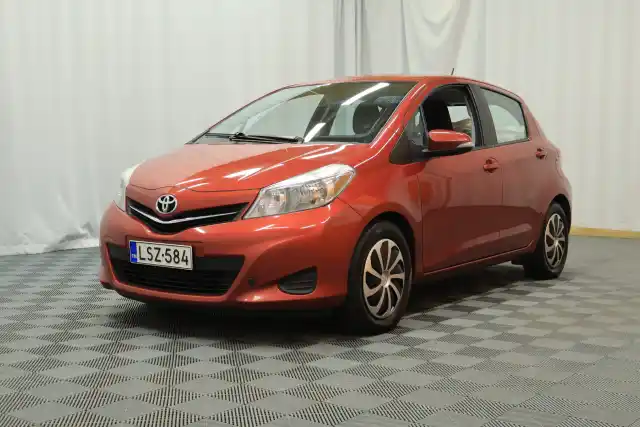 Punainen Viistoperä, Toyota Yaris – LSZ-584