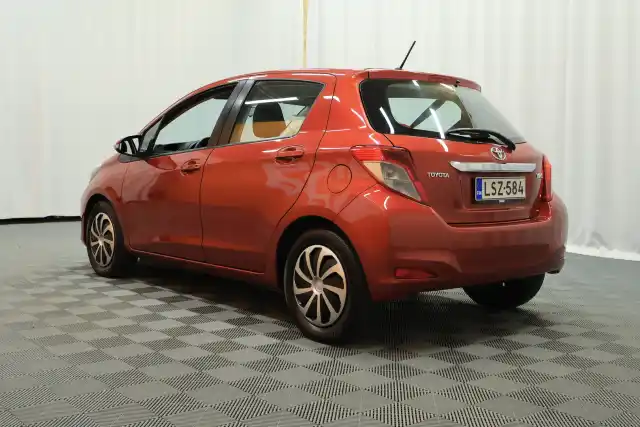 Punainen Viistoperä, Toyota Yaris – LSZ-584