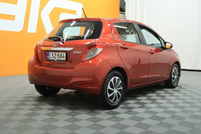 Punainen Viistoperä, Toyota Yaris – LSZ-584