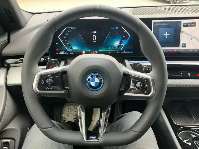 Harmaa Farmari, BMW 530 – LTA-849