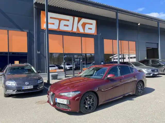 Punainen Sedan, Alfa Romeo Giulia – LTE-657