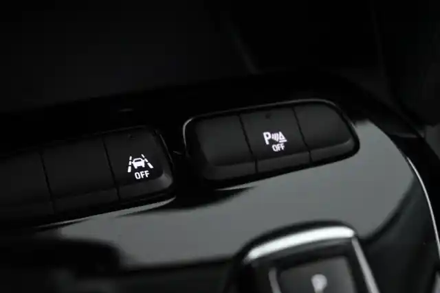 Punainen Viistoperä, Opel Corsa-e – LTH-414