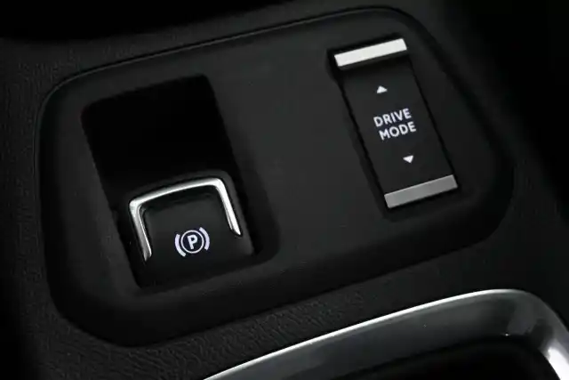 Punainen Viistoperä, Opel Corsa-e – LTH-414