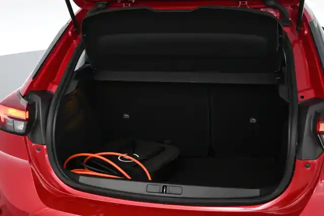 Punainen Viistoperä, Opel Corsa-e – LTH-414