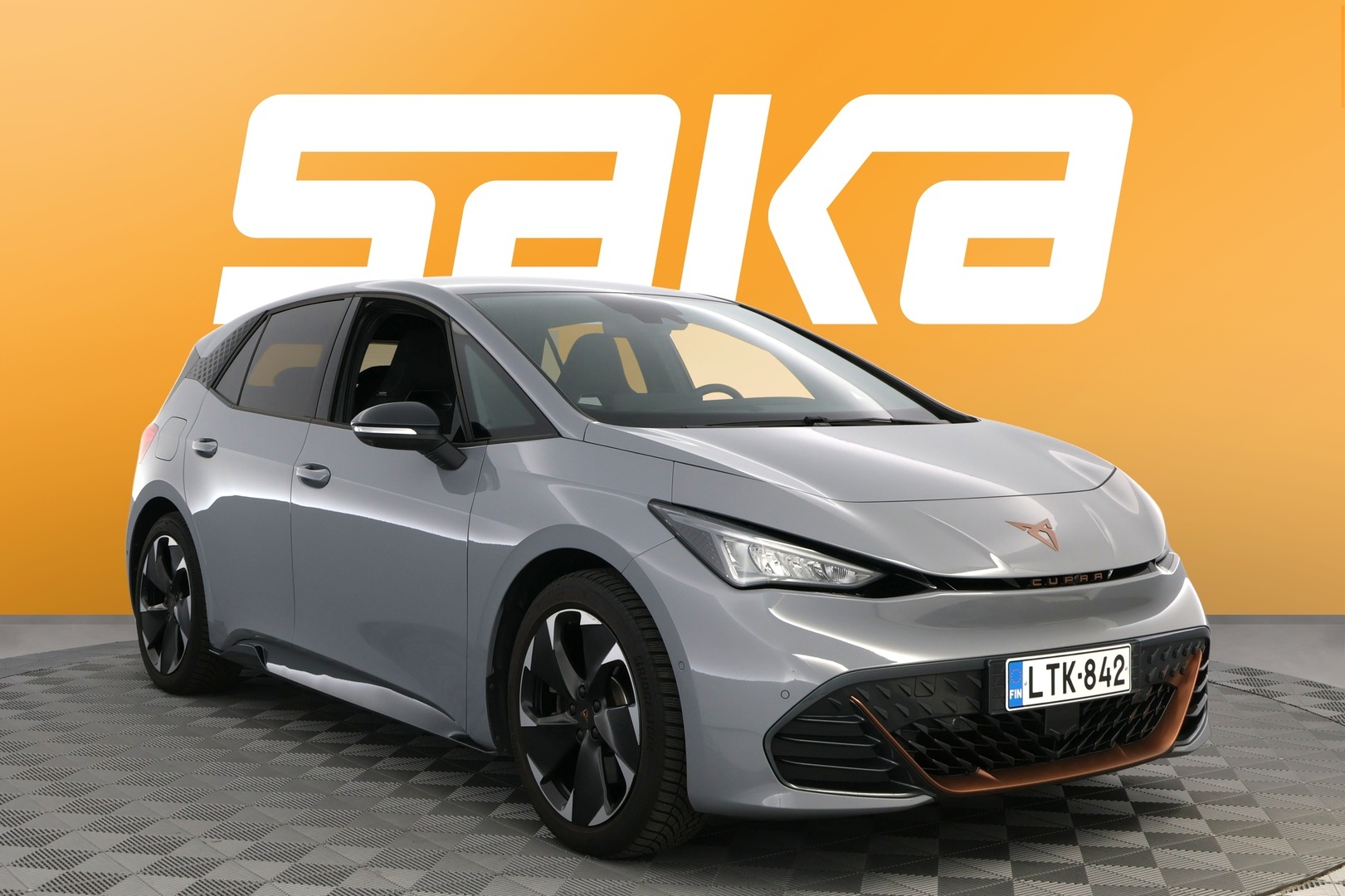 Harmaa Viistoperä, CUPRA Born – LTK-842