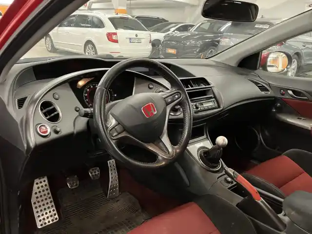 Punainen Viistoperä, Honda Civic – LTY-489