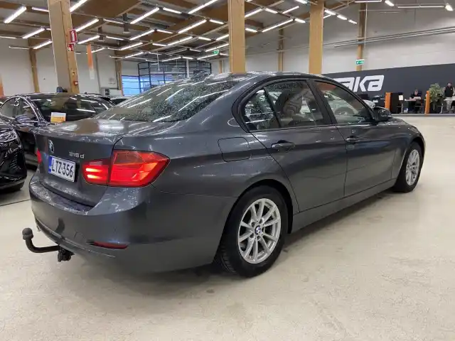Harmaa Sedan, BMW 318 – LTZ-356