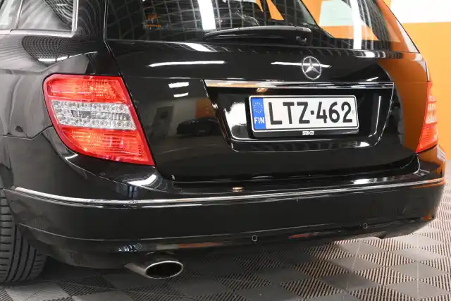 Musta Farmari, Mercedes-Benz C – LTZ-462