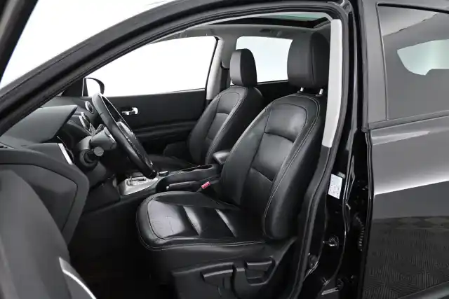 Musta Maastoauto, Nissan Qashqai – LUZ-279