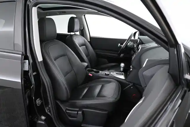 Musta Maastoauto, Nissan Qashqai – LUZ-279