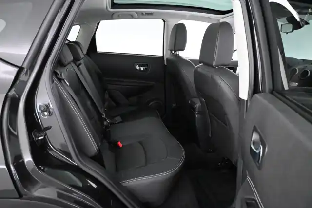 Musta Maastoauto, Nissan Qashqai – LUZ-279