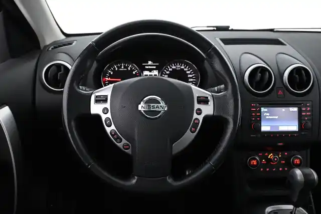 Musta Maastoauto, Nissan Qashqai – LUZ-279