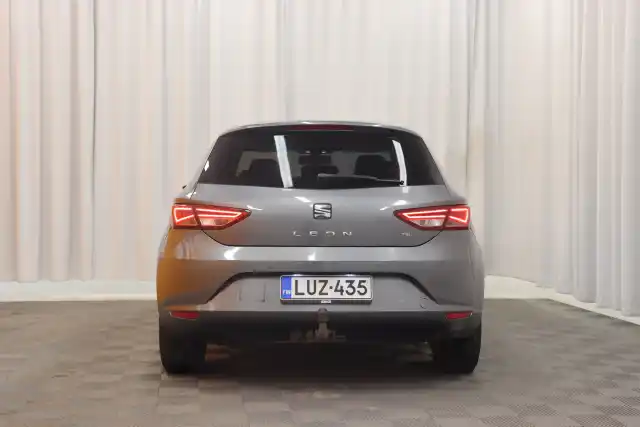 Harmaa Viistoperä, Seat Leon – LUZ-435