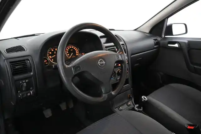 Sininen Viistoperä, Opel Astra – LVF-629