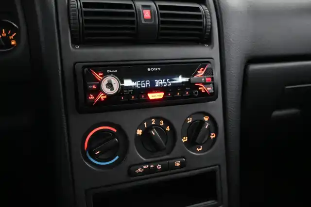 Sininen Viistoperä, Opel Astra – LVF-629