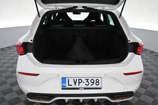 Valkoinen Viistoperä, Cupra Leon – LVP-398