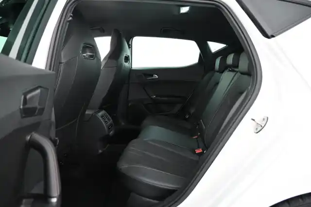 Valkoinen Viistoperä, Cupra Leon – LVP-398