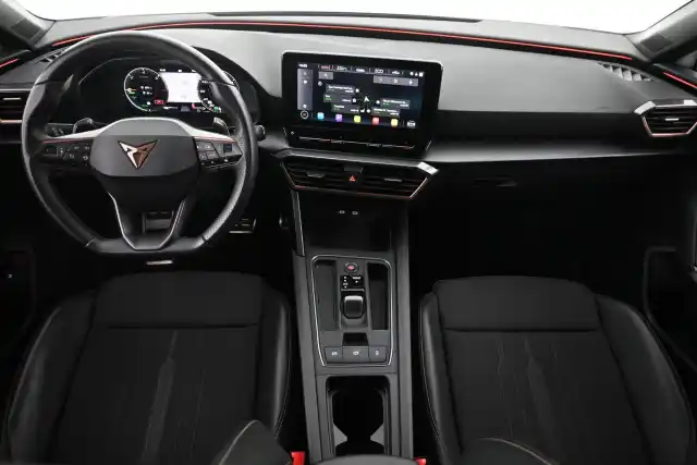 Valkoinen Viistoperä, Cupra Leon – LVP-398