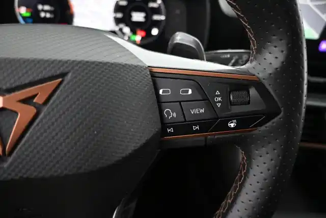 Valkoinen Viistoperä, Cupra Leon – LVP-398