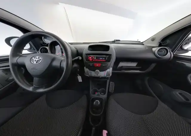 Musta Viistoperä, Toyota AYGO – LYU-457