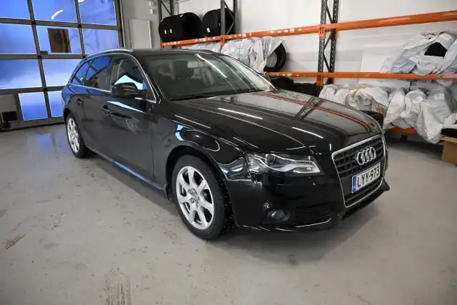 Musta Farmari, Audi A4 – LYY-973