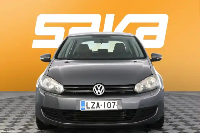 Harmaa Viistoperä, Volkswagen Golf – LZA-107