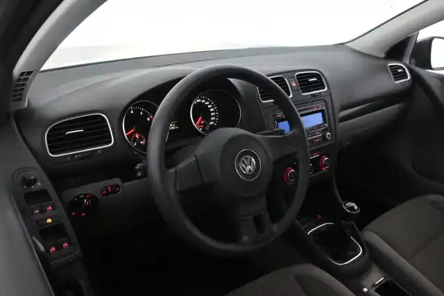 Harmaa Viistoperä, Volkswagen Golf – LZA-107