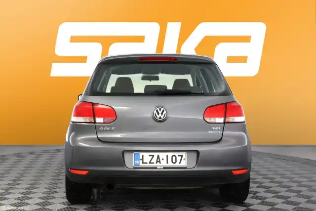 Harmaa Viistoperä, Volkswagen Golf – LZA-107