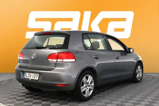 Harmaa Viistoperä, Volkswagen Golf – LZA-107