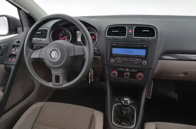 Harmaa Viistoperä, Volkswagen Golf – LZA-107