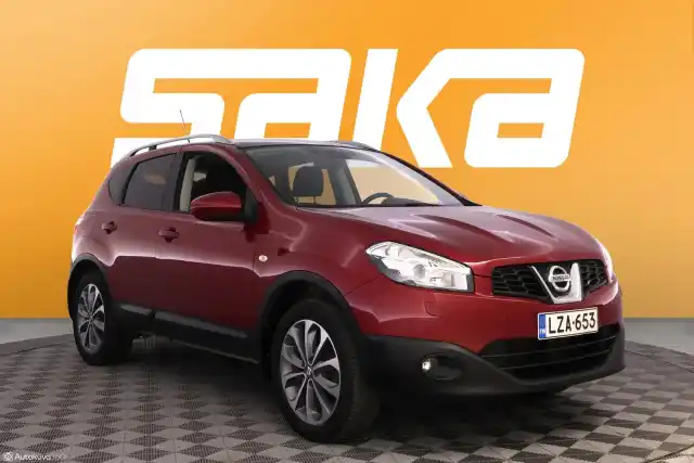 Punainen Maastoauto, Nissan Qashqai – LZA-653