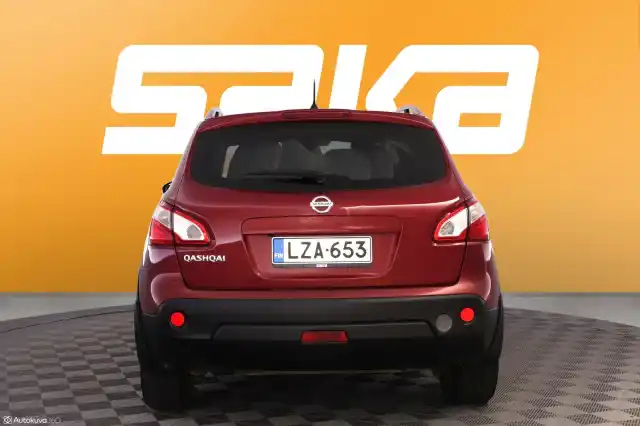 Punainen Maastoauto, Nissan Qashqai – LZA-653