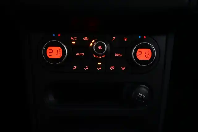 Punainen Maastoauto, Nissan Qashqai – LZA-653