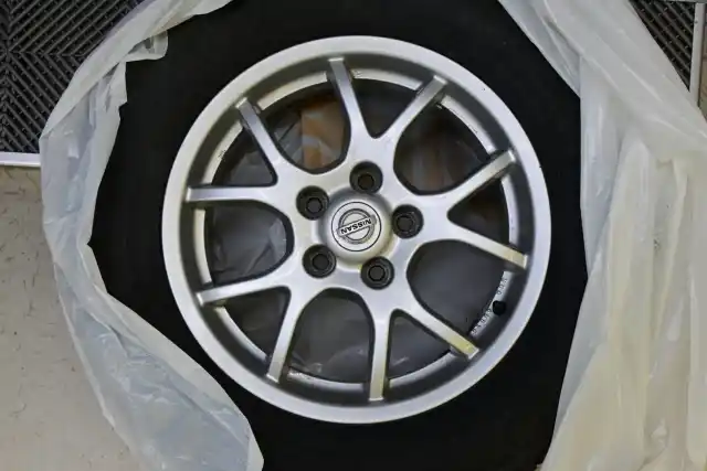 Punainen Maastoauto, Nissan Qashqai – LZA-653