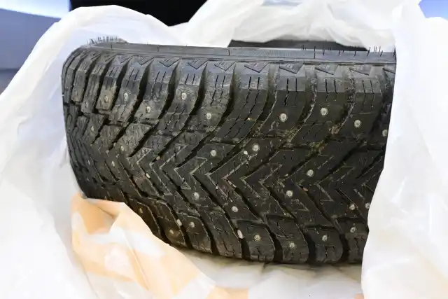 Punainen Maastoauto, Nissan Qashqai – LZA-653