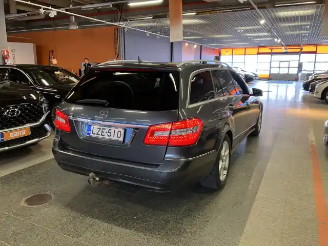  Farmari, Mercedes-Benz E – LZE-510