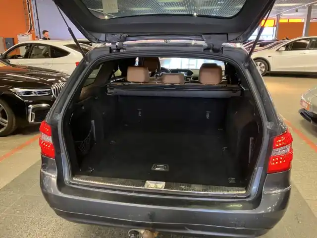  Farmari, Mercedes-Benz E – LZE-510