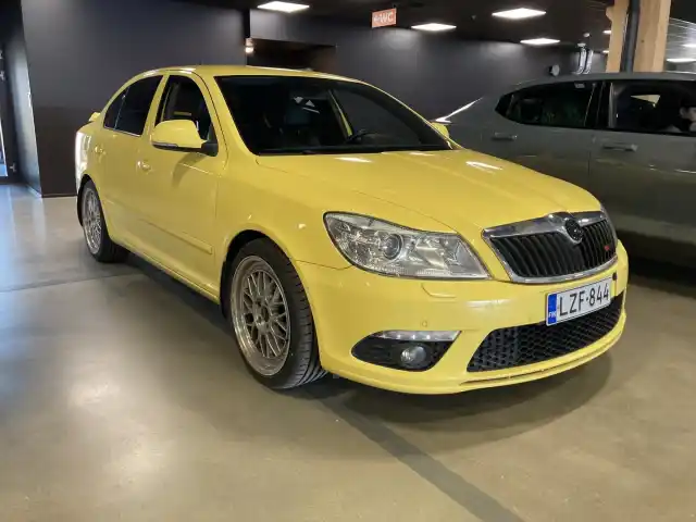 Keltainen Viistoperä, Skoda Octavia – LZF-844