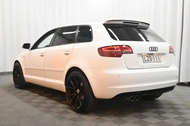 Valkoinen Viistoperä, Audi A3 – LZG-111