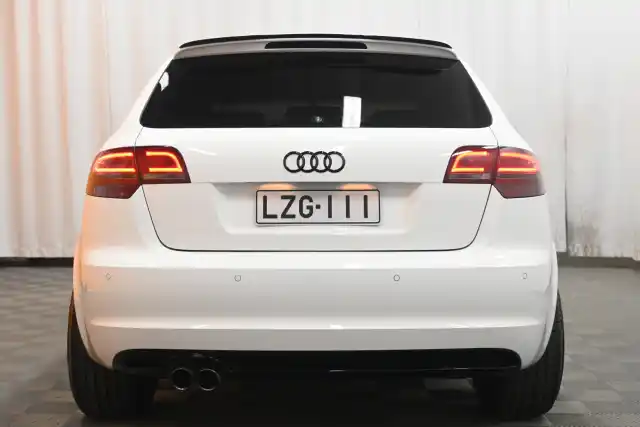 Valkoinen Viistoperä, Audi A3 – LZG-111