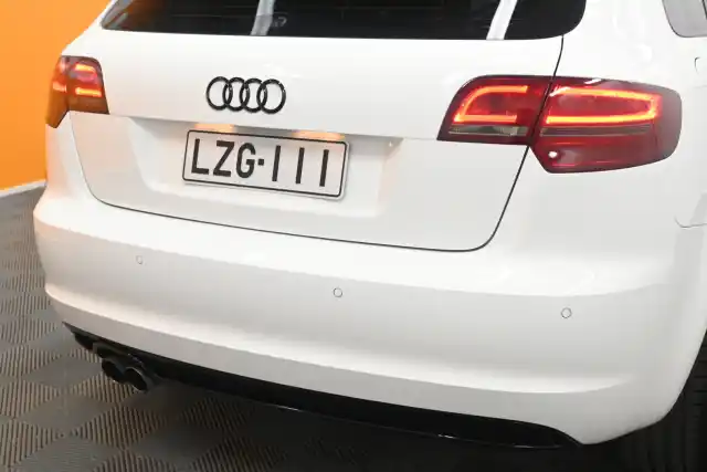 Valkoinen Viistoperä, Audi A3 – LZG-111