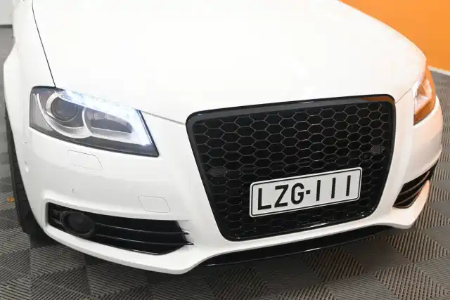 Valkoinen Viistoperä, Audi A3 – LZG-111